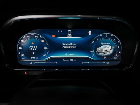 Used 2022 Chevrolet Suburban RST w/ Sport Performance Package image 17