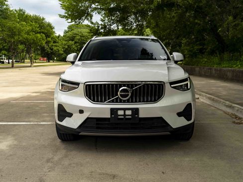 Used 2025 Volvo XC40 B5 Core AWD/4WD image 3