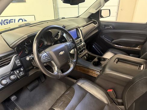 Used 2019 Chevrolet Suburban LT w/ Luxury Package AWD/4WD image 20