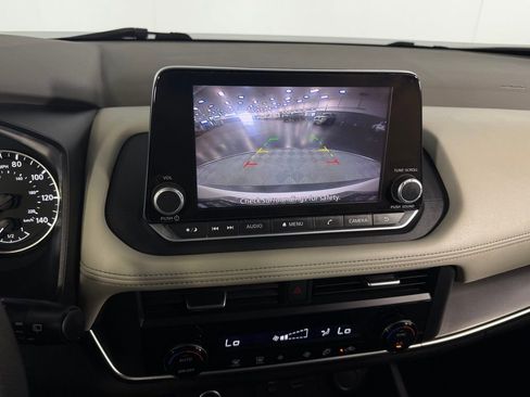 Used 2023 Nissan Rogue SV image 17