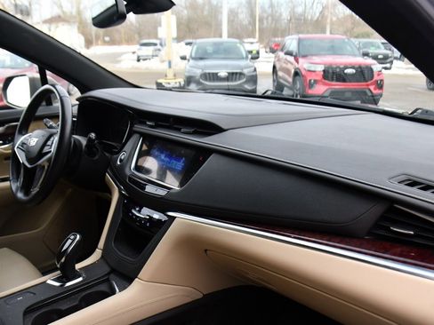 Used 2018 Cadillac XT5 Luxury w/ LPO, Wheel Lock Package image 15