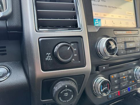 Used 2018 Ford F150 Platinum w/ Equipment Group 701A Luxury image 27