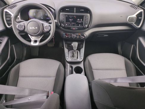 Used 2025 Kia Soul LX w/ LX Technology Package FWD image 18
