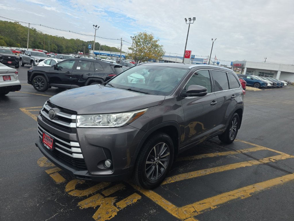 Used 2017 Toyota Highlander XLE AWD/4WD image 9