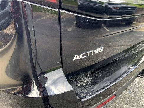 Used 2025 Ford Expedition Active AWD/4WD image 4