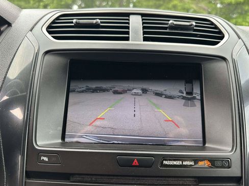 Used 2018 Ford Explorer XLT w/ Equipment Group 202A AWD/4WD image 12