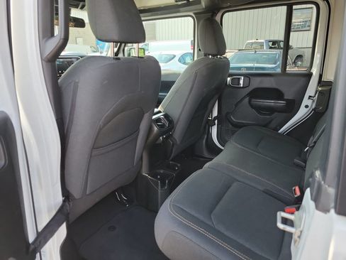 Used 2024 Jeep Wrangler Unlimited Sport AWD/4WD image 16