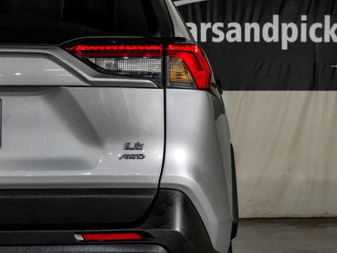 Used 2022 Toyota RAV4 LE image 41