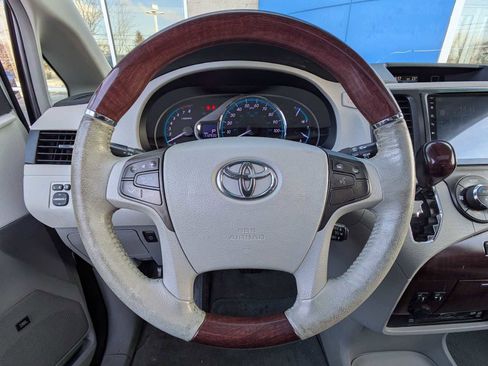 Used 2012 Toyota Sienna Limited image 23