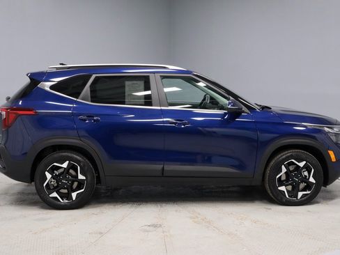 Used 2025 Kia Seltos EX w/ EX Sunroof Package image 8