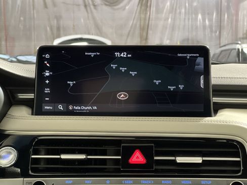 Used 2024 Genesis G70 2.5T image 20