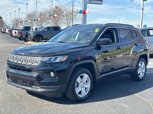 Used 2022 Jeep Compass Latitude w/ Convenience Group image 3