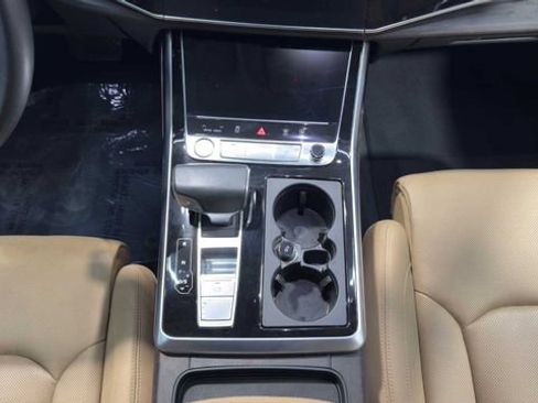 Used 2019 Audi Q8 Prestige w/ Luxury Package AWD/4WD image 19