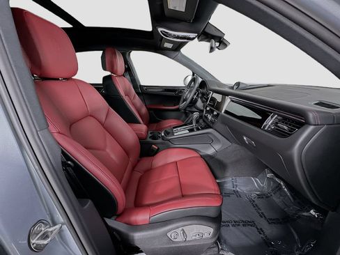 Certified 2026 Porsche Macan AWD/4WD image 31