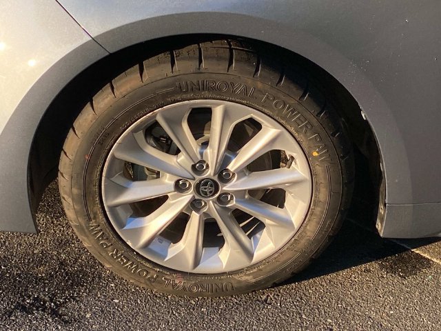 Used 2020 Toyota Corolla LE w/ LE Premium Package FWD image 6