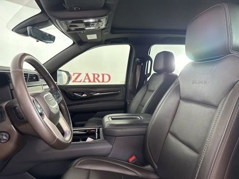 Used 2021 GMC Yukon XL Denali w/ Denali Premium Package image 11