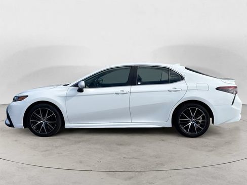 Used 2024 Toyota Camry SE FWD image 8