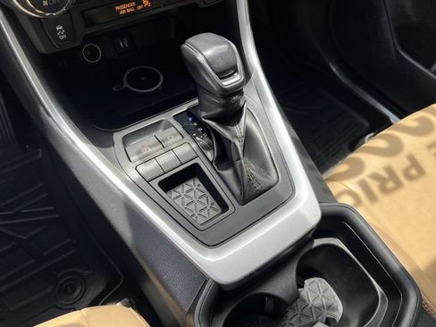 Used 2019 Toyota RAV4 XLE Premium FWD image 31