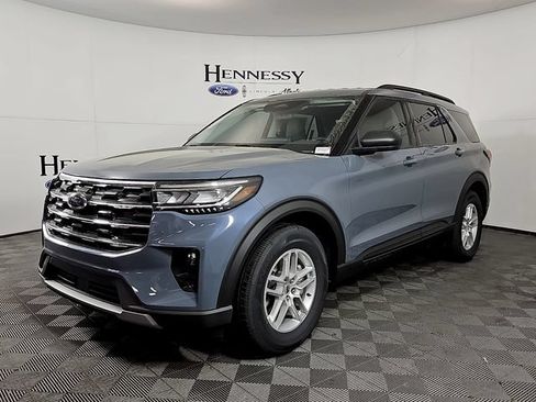 Used 2026 Ford Explorer Active w/ Active Comfort Package RWD image 2