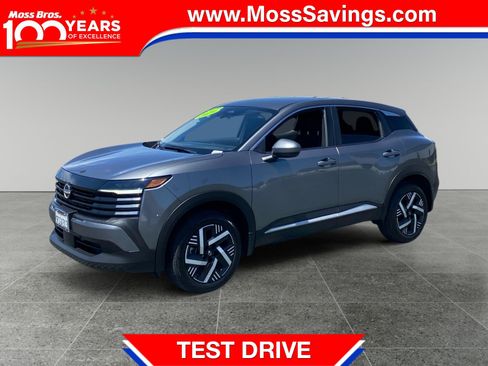 Used 2025 Nissan Kicks SV w/ Illumination Package FWD image 1