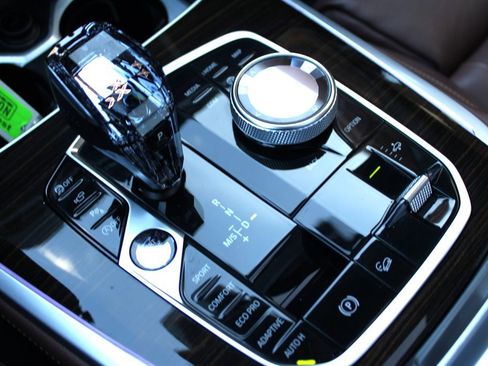 Used 2019 BMW X7 xDrive50i w/ M Sport Package image 27