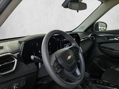 Used 2025 Chevrolet TrailBlazer LT image 9