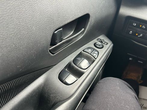 Used 2021 Nissan Kicks S image 25