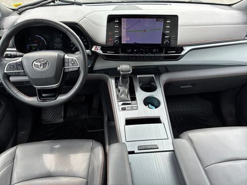 Used 2022 Toyota Sienna XSE w/ XSE Plus Package AWD/4WD image 11