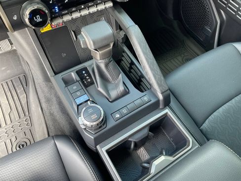 Used 2024 Toyota Tacoma Limited w/ Limited Package (LT) AWD/4WD image 27