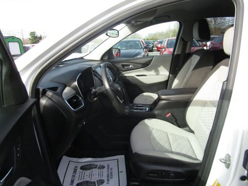 Used 2020 Chevrolet Equinox LS w/ LS Convenience Package image 16
