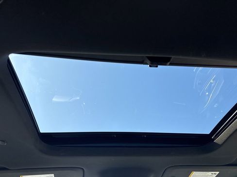 Used 2023 Chevrolet Traverse Premier w/ Redline Edition image 22