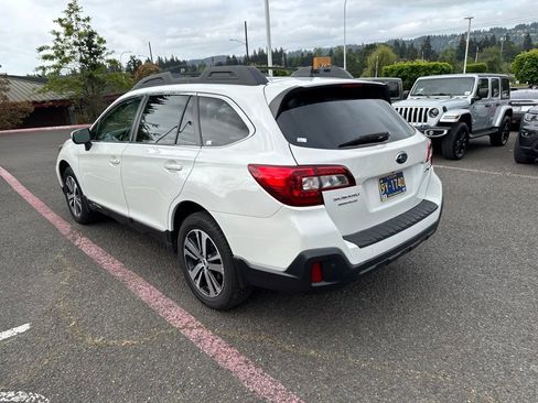 Used 2018 Subaru Outback 2.5i Limited AWD/4WD image 6