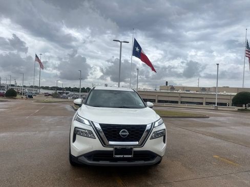 Used 2023 Nissan Rogue SV FWD image 4