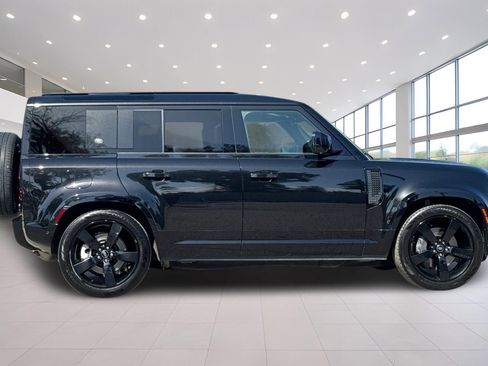 Used 2022 Land Rover Defender 110 X-Dynamic HSE AWD/4WD image 3