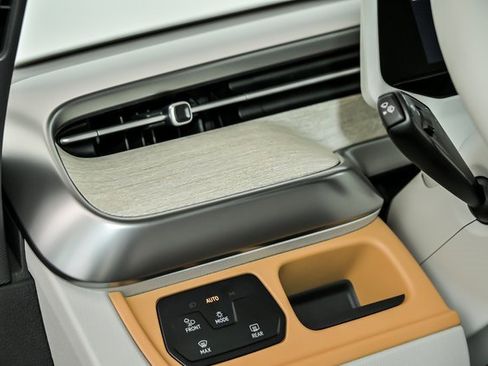 New 2025 Volkswagen ID. Buzz 1st Edition image 13