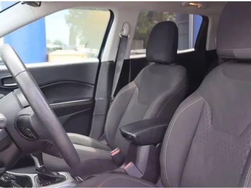 Used 2018 Jeep Compass Sport FWD image 9