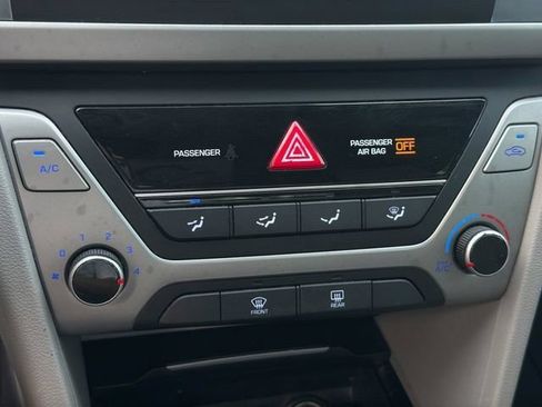 Used 2018 Hyundai Elantra SE FWD image 32
