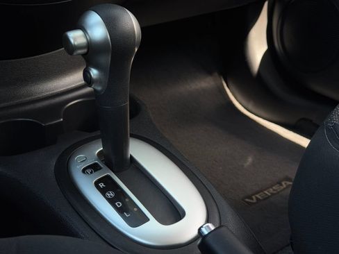 Used 2015 Nissan Versa SV FWD image 20