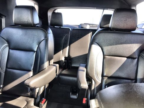 Used 2023 Chevrolet Traverse LT image 21