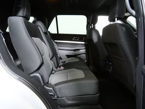 Used 2018 Ford Explorer XLT AWD/4WD image 10