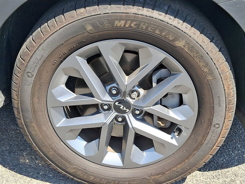 Used 2024 Kia Telluride LX AWD/4WD image 9