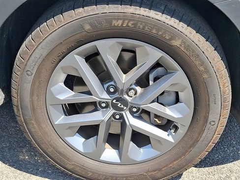 Used 2024 Kia Telluride LX AWD/4WD image 9