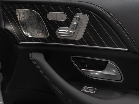 Used 2026 Mercedes-Benz Maybach GLS 600 4MATIC image 59