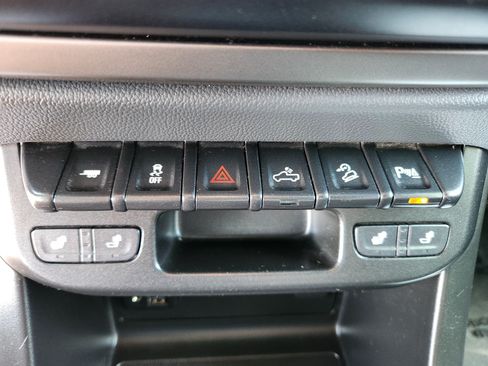 Used 2022 Chevrolet Colorado Z71 AWD/4WD image 28