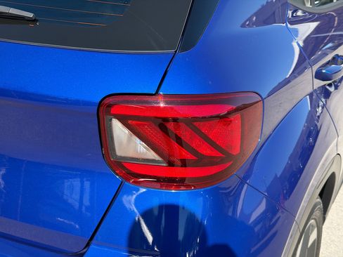 Used 2024 Hyundai Venue Limited image 27