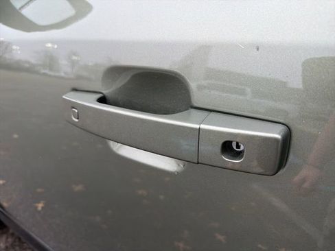 Used 2025 Land Rover Defender 110 X-Dynamic SE image 22