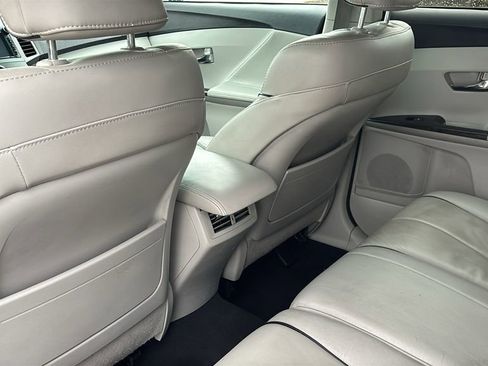 Used 2013 Toyota Venza XLE image 32