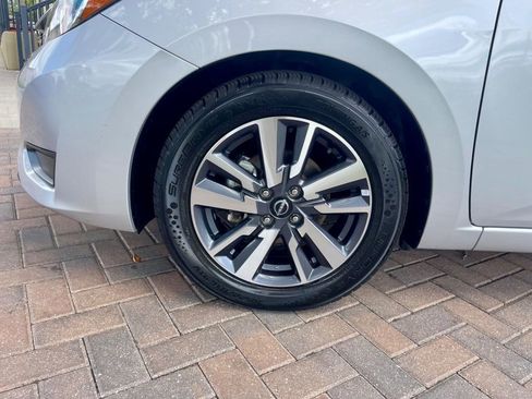 Used 2023 Nissan Versa SV image 9