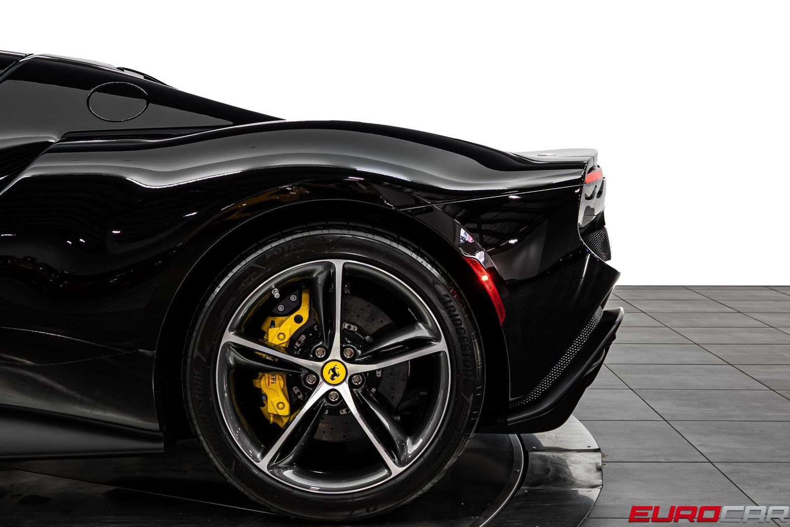 Used 2023 Ferrari 296 GTB RWD image 18