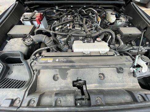 Used 2025 Toyota 4Runner SR5 AWD/4WD image 34
